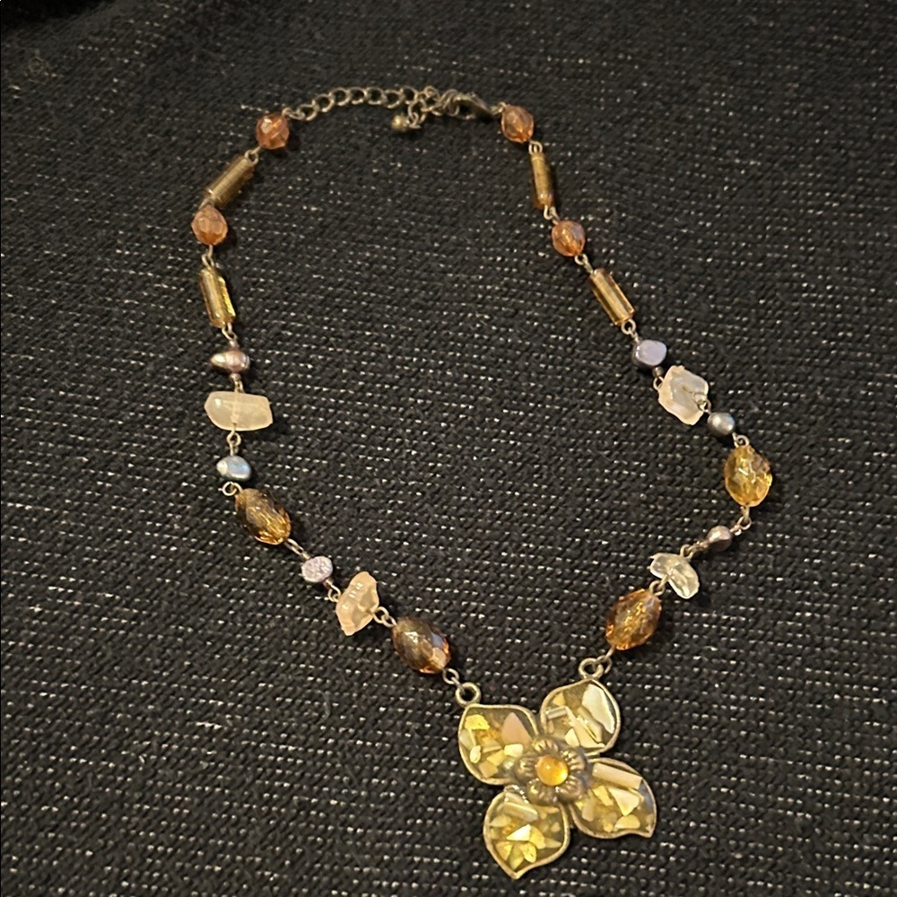 Elegant Gold Floral Necklace